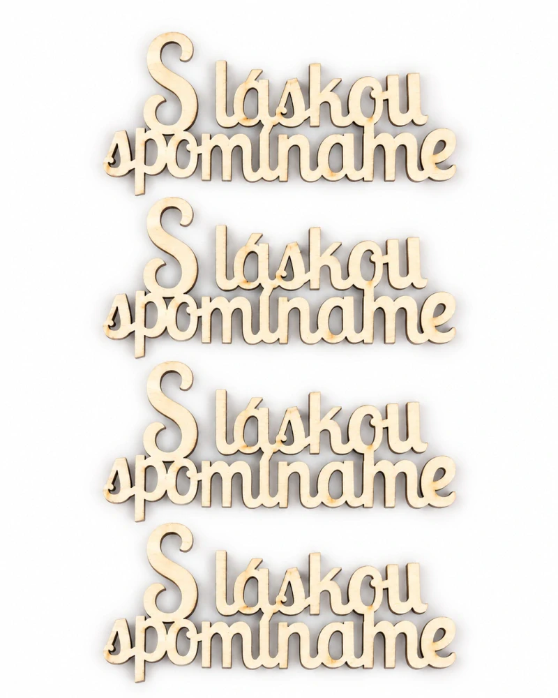 Drevený spomienkový nápis – "S láskou spomíname" (15 × 6 cm, 4 ks v balení)