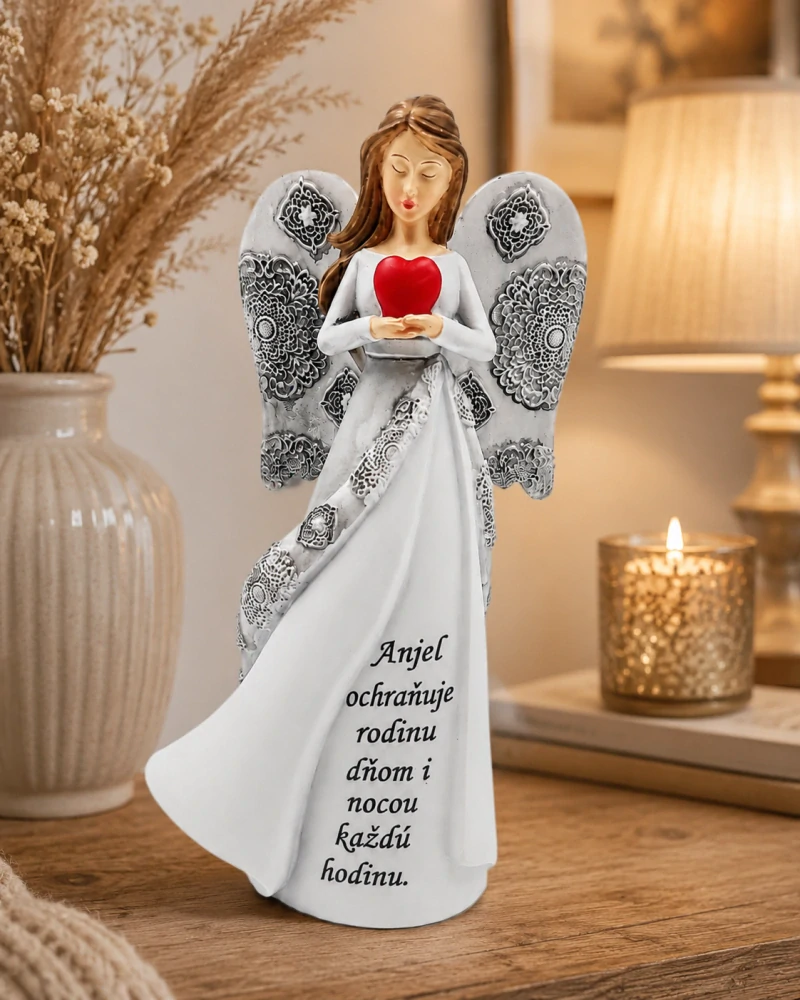 Dekoračný biely anjel s mandalovými krídlami a červeným srdcom (19,5 cm)