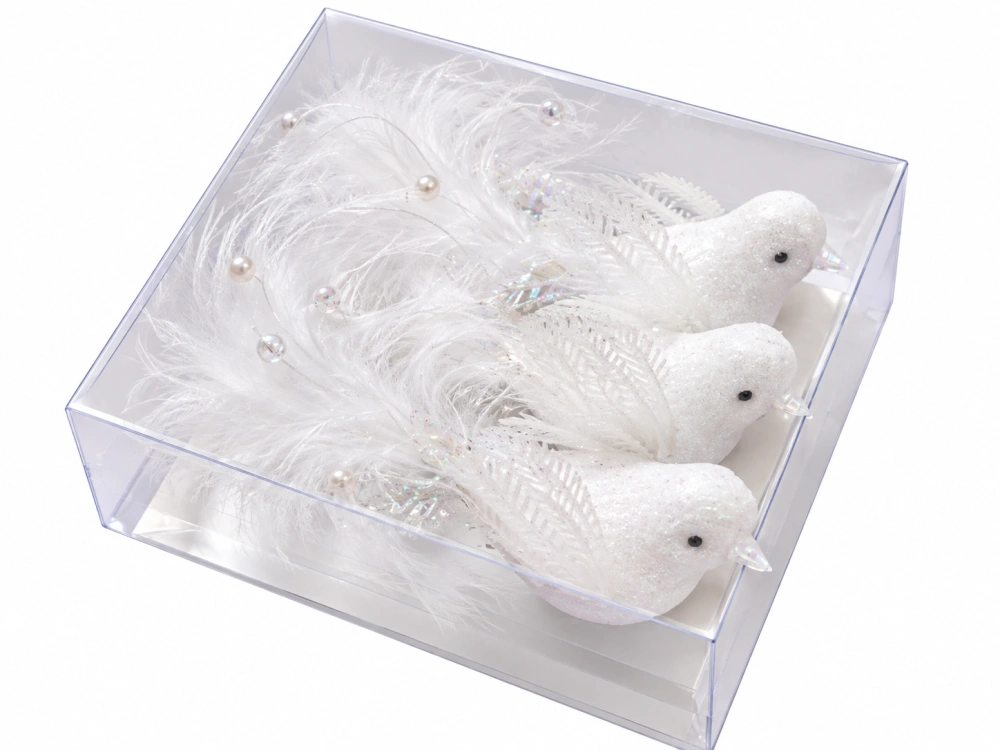 Biele vianočné vtáčiky s perím a perlami v krabičke 11 × 6 cm – balenie 3 ks