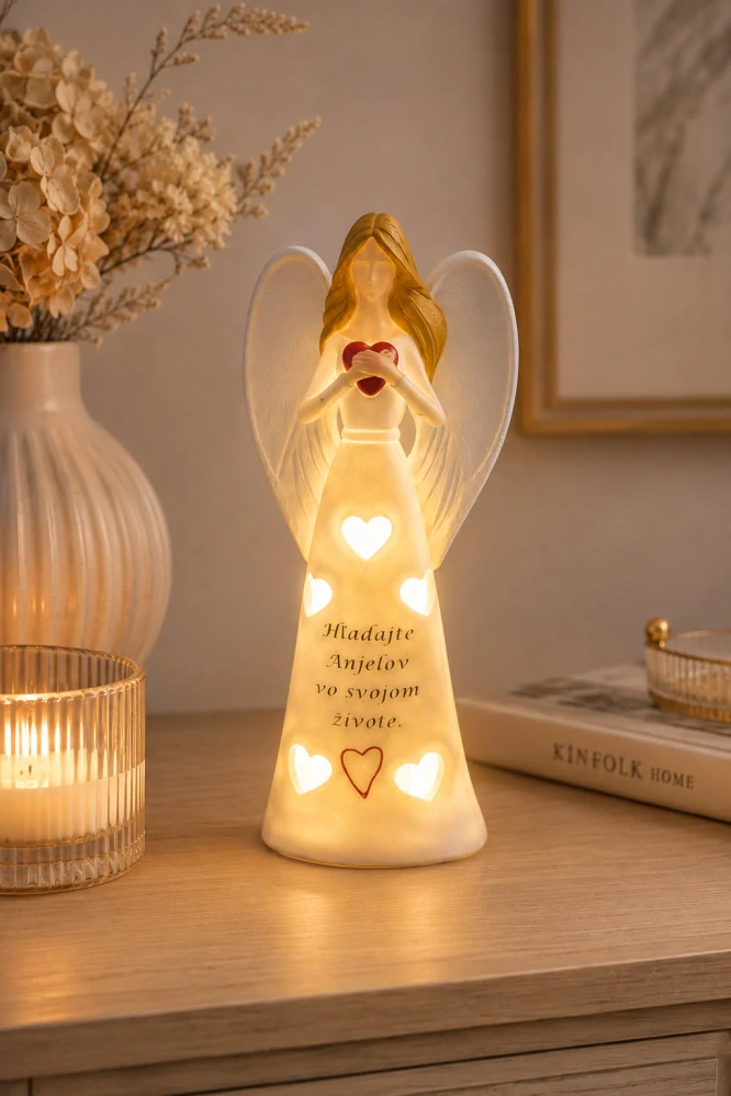 Svietiaci LED anjel s nápisom a srdiečkami (20 cm)