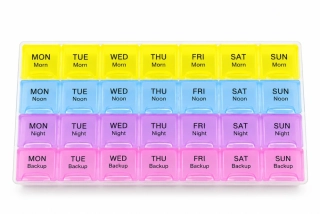 Týždenný dávkovač na lieky 4-fázový s rezervou (Morn, Noon, Night, Backup) – 22 × 12 × 2,0 cm